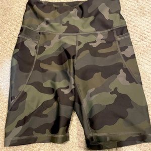 Old Navy High-wasted PowerSoft side pocket biker shorts 8 inch inseam